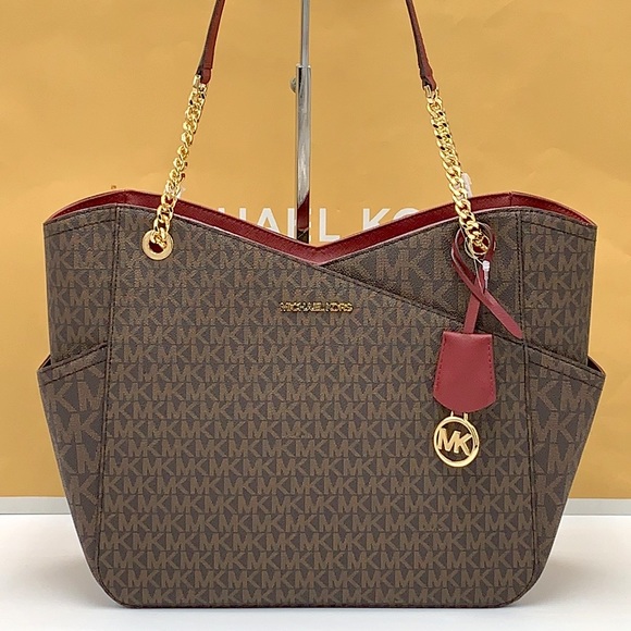 MICHAEL KORS
Jet Set Large XChain Logo Shoulder Tote
Bag DARK CHERRY COLOR - Picture 4 of 16